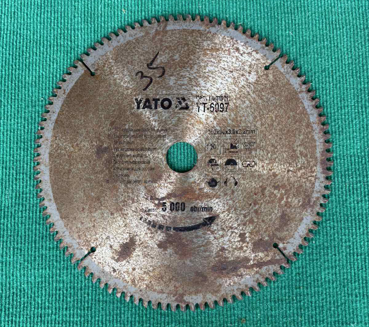 Диск пильный для алюминия Yato YT-6097   300 х 100z х 30 мм (со следами ржавчины)